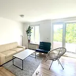 Ber, Quiet, Green, View, Near Terminal, Berlin Parking アパート シェーネフェルト