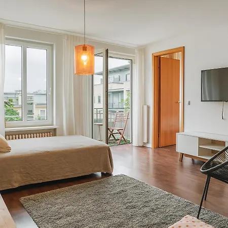 Ber, Quiet, Green, View, Near Terminal, Berlin Parking Lägenhet