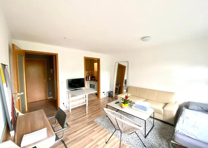 Ber, Quiet, Green, View, Near Terminal, Berlin Parking Daire Schönefeld