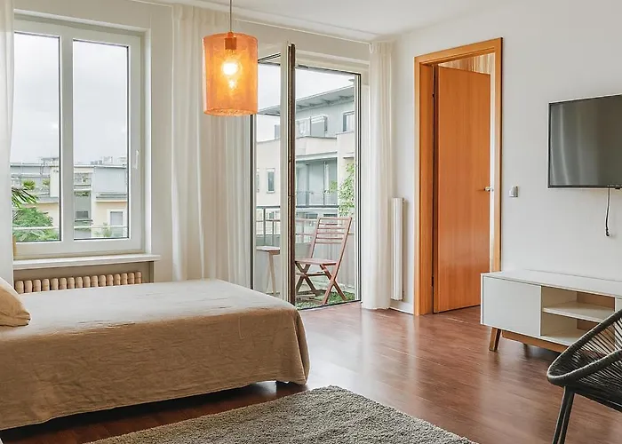 Ber, Quiet, Green, View, Near Terminal, Berlin Parking Daire